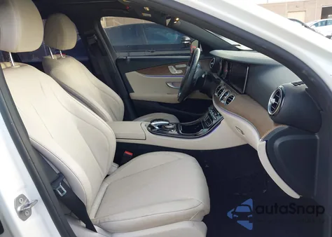 2017 Mercedes-Benz E 300 z USA, uszkodzony, nr VIN WDDZF4JB5HA165941